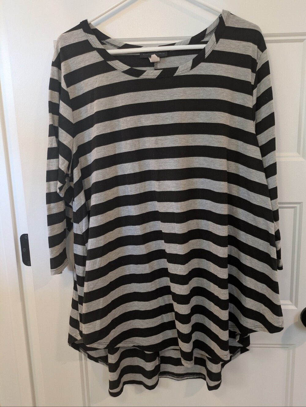🔴 3/$15  American City Wear Black and Gray Striped Long Sleeve Tunic